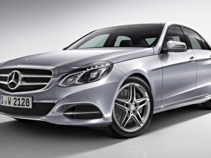 MERCEDES BENZ E 200 angular front exterior view